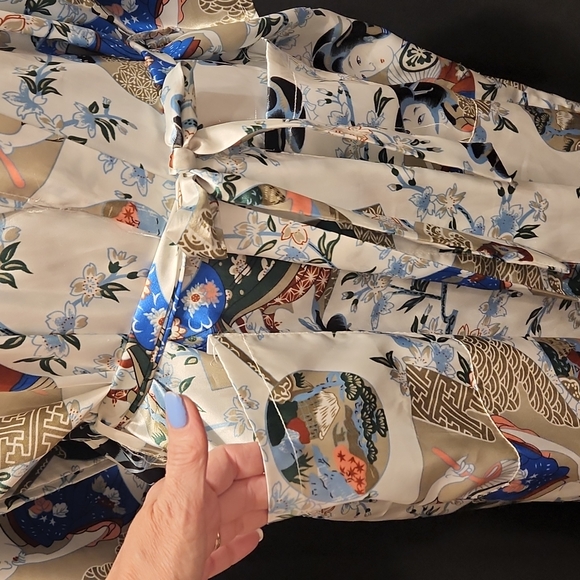 Oriental Style Kimono Robe - Picture 4 of 4